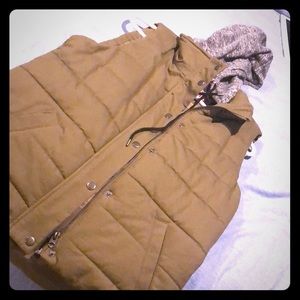Olive vest with sweatshirt hood